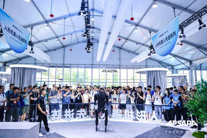 24个月抵人类过去150年“云+AI”将如何重塑传统行业？｜品牌新事(图3)