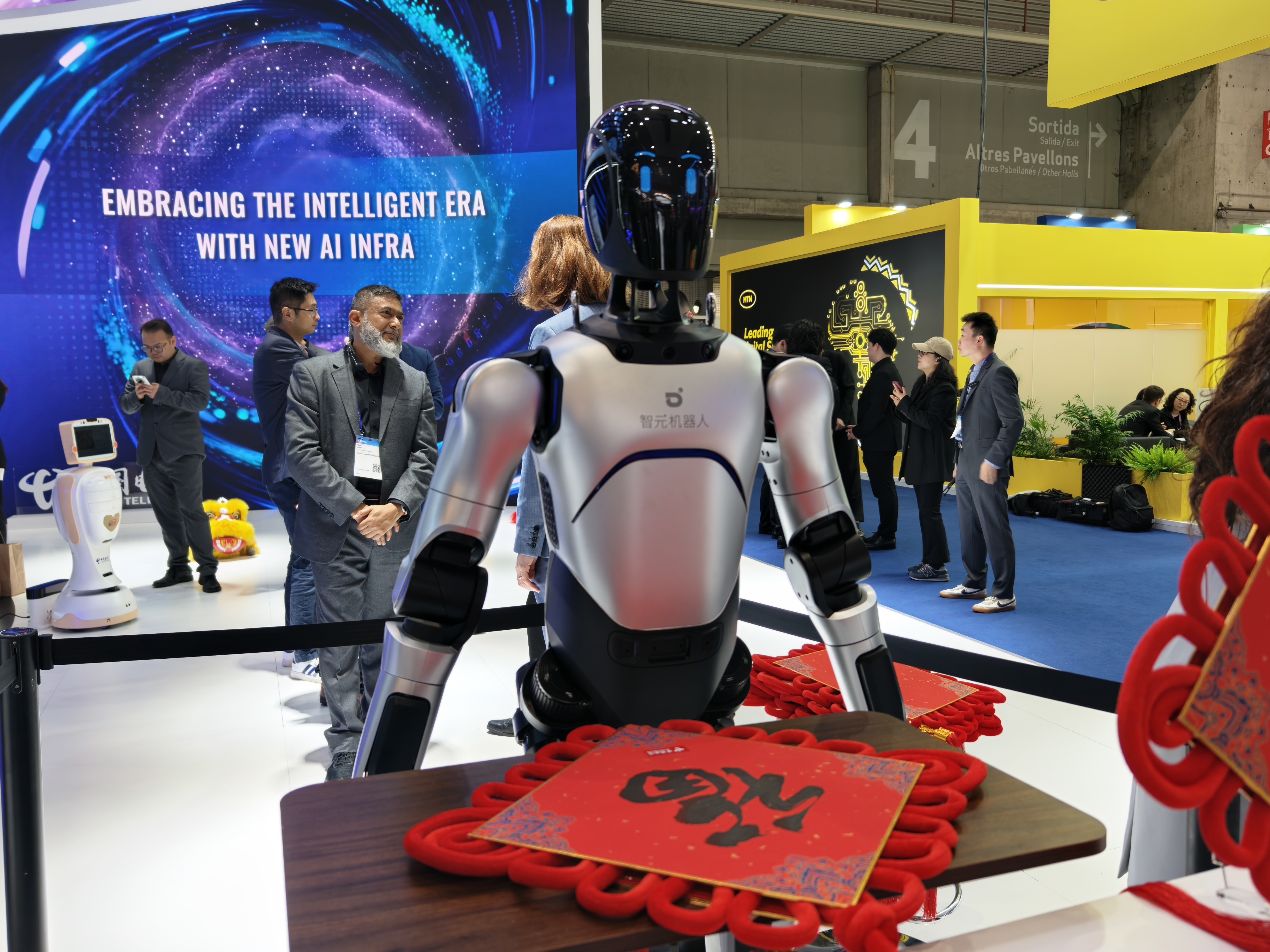 MWC26智元机器人大秀老外惊呆了!(图8)